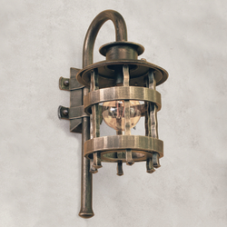 Luxusn� exteri�rov� svietidlo HISTORIK - kovan� n�stenn� lampa v historickom �t�le s logom UKOVMI - z�hradn� lampa