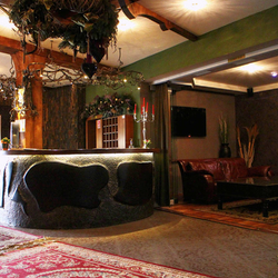 Recepcia hotela v kovanom �t�le - luxusn� pult, exkluz�vne svietidl�...